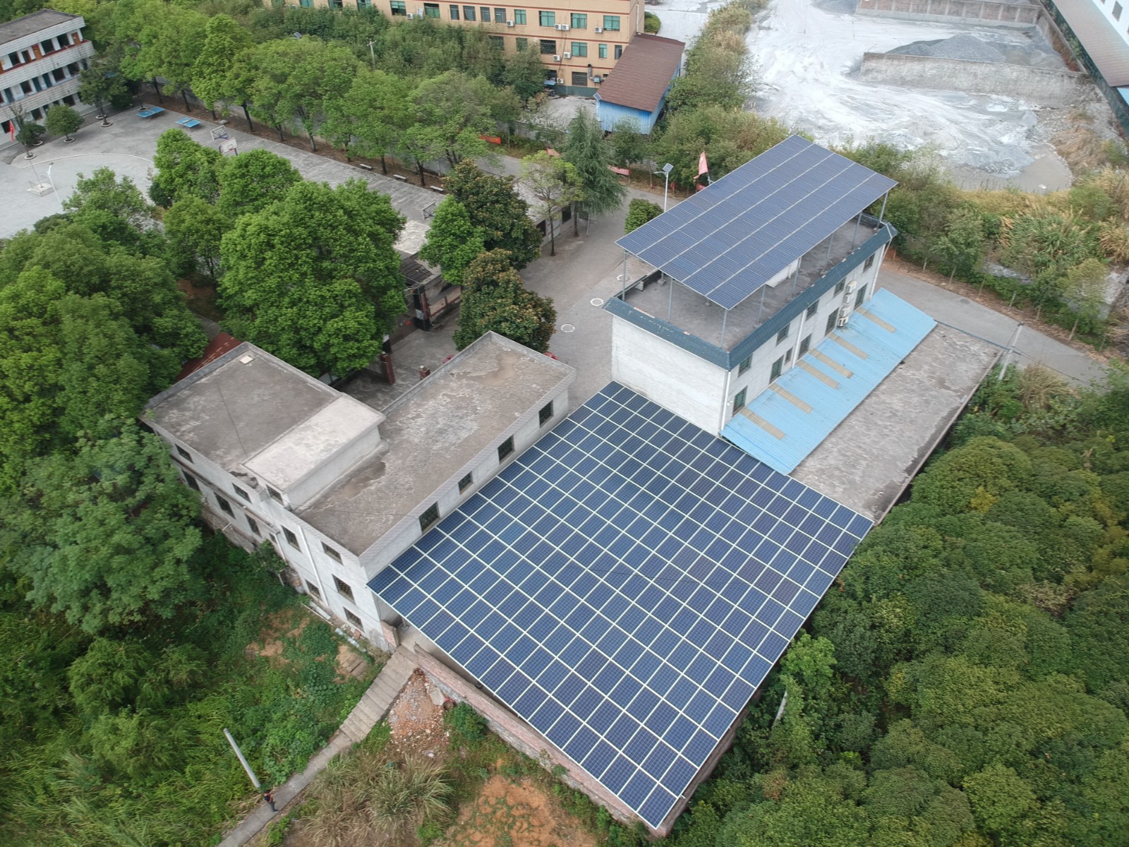 工厂限电停产，，阛阓4点下班！缺电问题再发酵，，不装光伏开工都难！