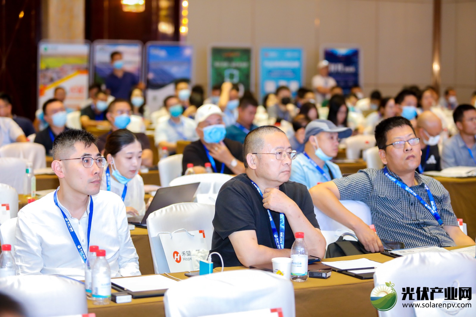 砥砺前行 | bat365光电建材B02系列应用系统体验交流会&2022第二届中部散布式光伏立异生长论坛圆满落幕